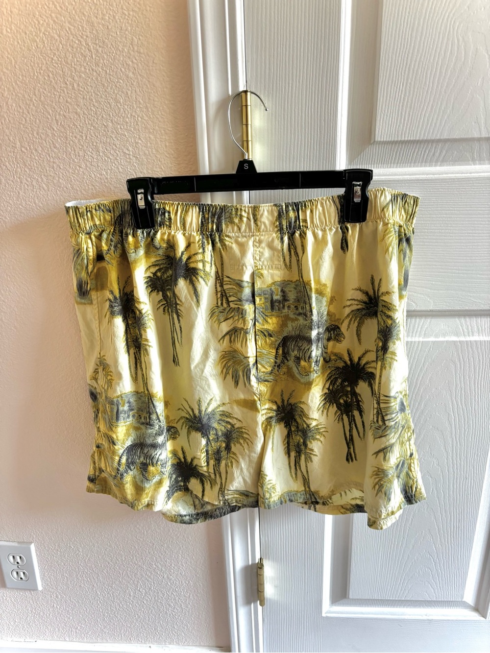 Tommy Bahama Yellow Tropical Beach Swim Shorts Men’s 2XL Elastic Waist